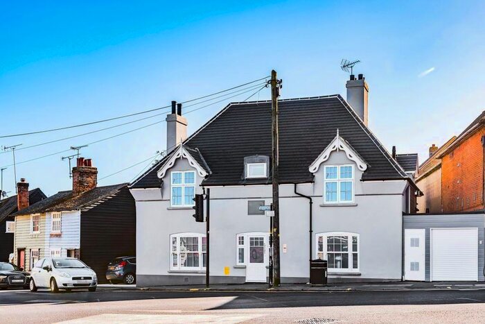 1 Bedroom Flat To Rent In High Street, Billericay, CM12