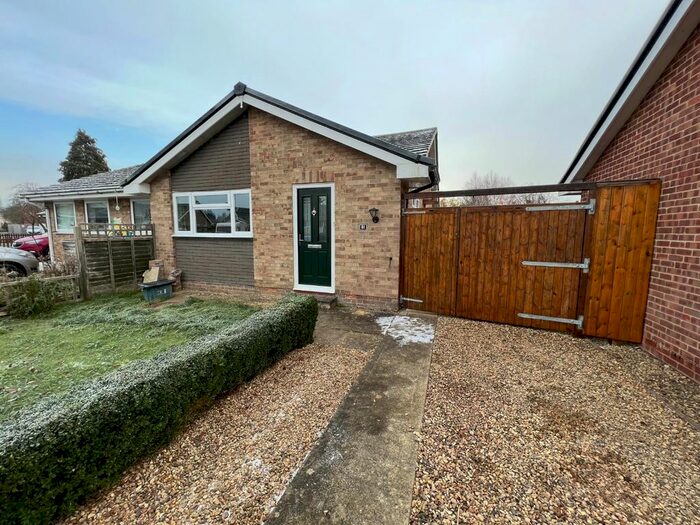 2 Bedroom Semi-Detached Bungalow To Rent In Begbroke Crescent, Begbroke, Kidlington, OX5