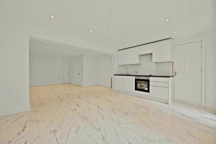 Studio To Rent In Uxbridge Road, Shepherds Bush, London, W12