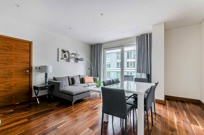 1 Bedroom Flat For Sale In Chelsea Bridge Wharf, Battersea Park, London, SW11