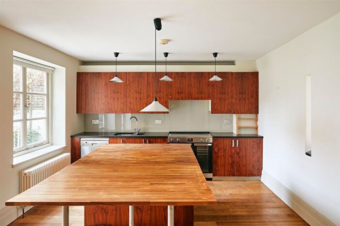 4 Bedroom Semi-Detached House To Rent In Upper Mall, Hammersmith, W6