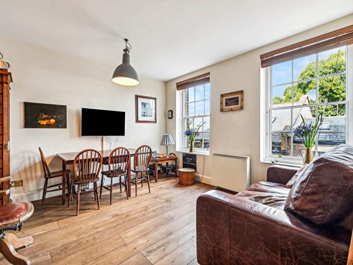 1 Bedroom Flat To Rent In Water Lane, Richmond, TW9