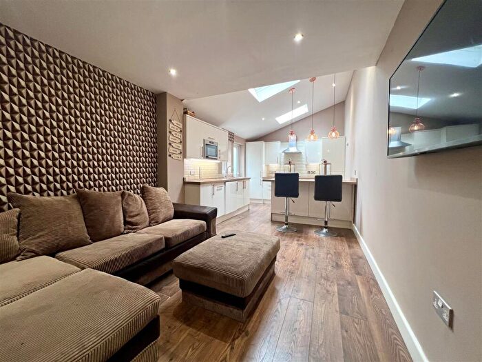 4 Bedroom Terraced House To Rent In Chillingham Road, Newcastle Upon Tyne, NE6