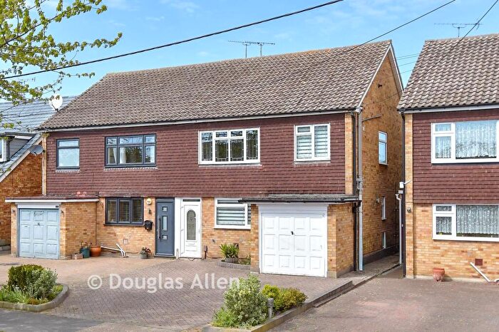 4 Bedroom Semi-Detached House For Sale In Elder Avenue, Wickford, Essex, SS12