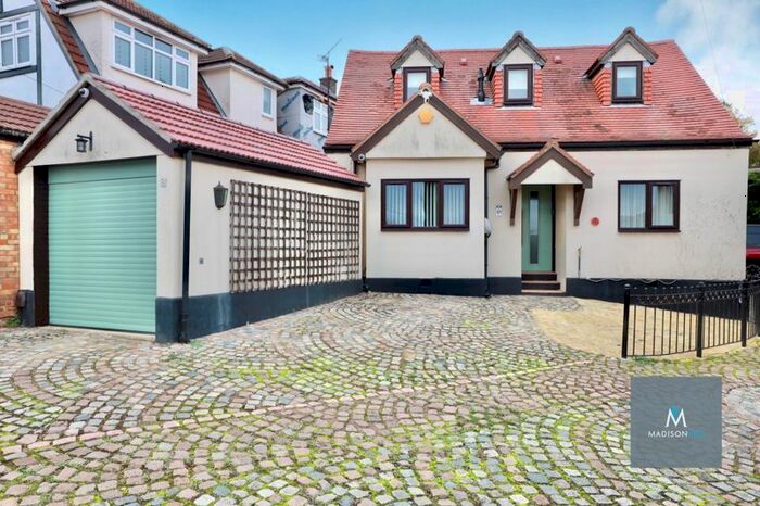 5 Bedroom Detached House To Rent In Maple Close, Loughton Lane, Theydon Bois, Epping, CM16