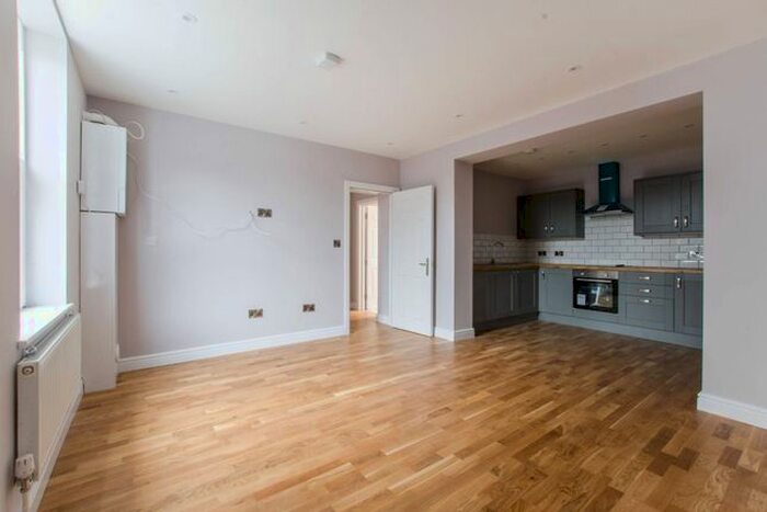 2 Bedroom Flat To Rent In Queens Road, Peckham, SE15