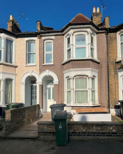 2 Bedroom Maisonette To Rent In Millias Road, London, E11