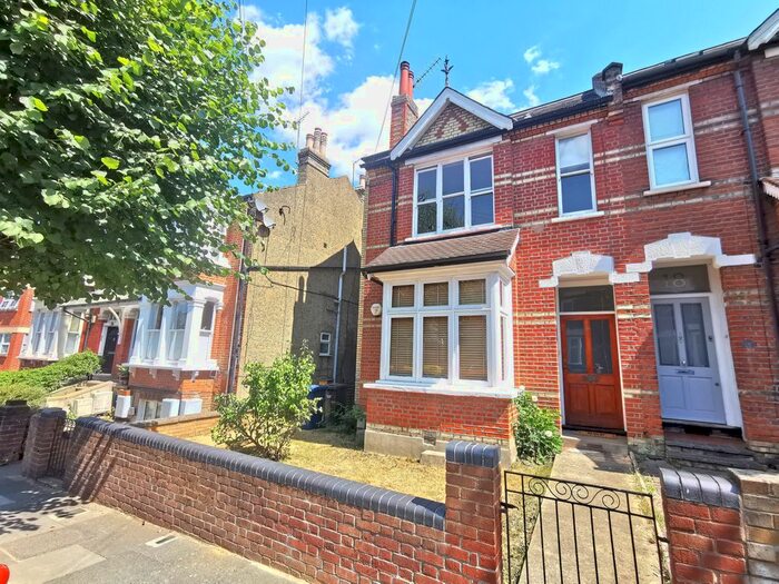 5 Bedroom End Of Terrace House To Rent In Ramsden Road, London, N11