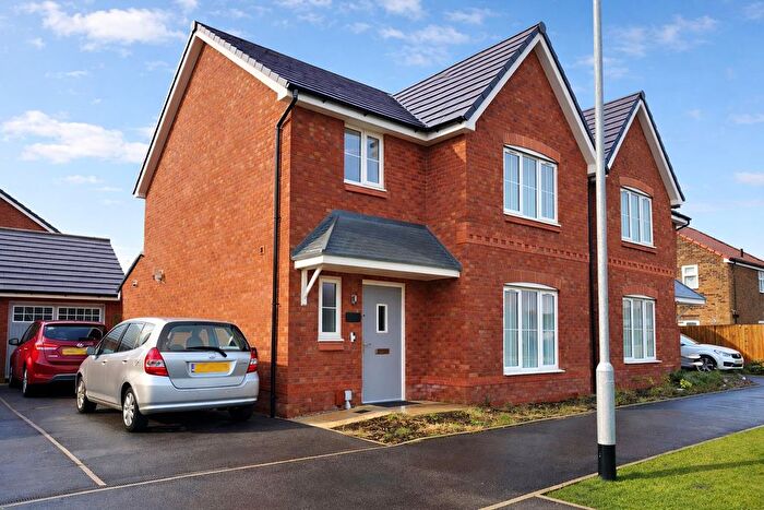 3 Bedroom Detached House For Sale In Hill Farm Close, Oldham, OL8