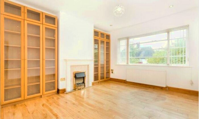 2 Bedroom Flat To Rent In Ossulton Way, East Finchley, London, N2