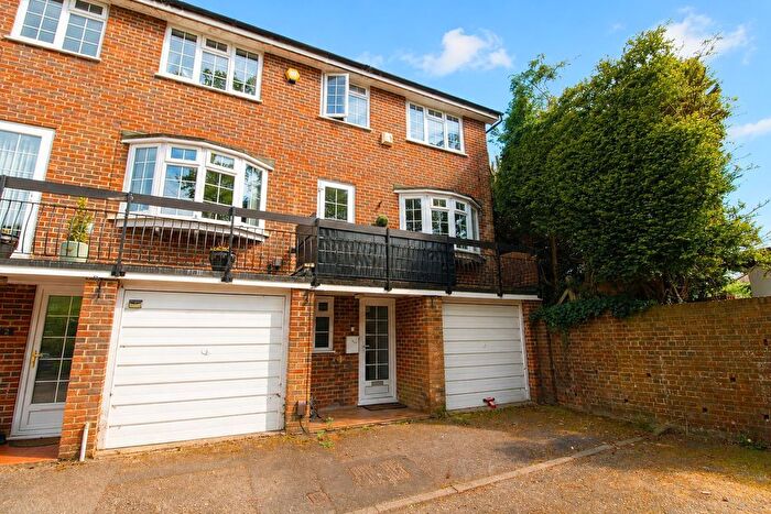 3 Bedroom Terraced House For Sale In Outwood Lane, Chipstead, Coulsdon, CR5