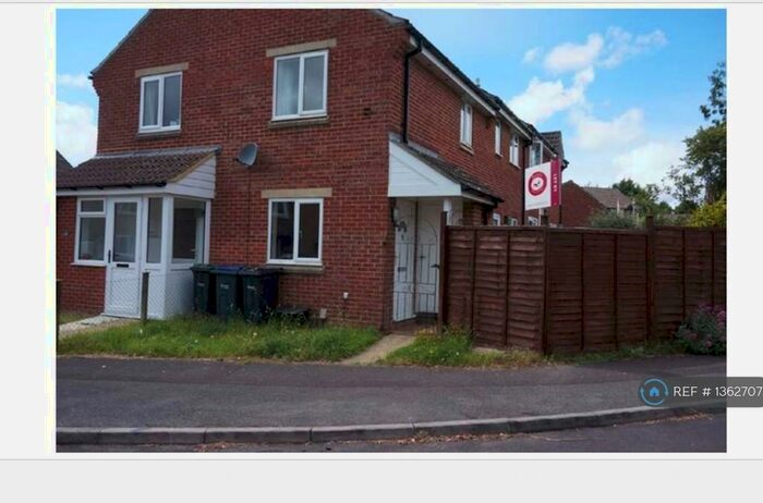 1 Bedroom Flat To Rent In Sheen Close, Salisbury, SP2