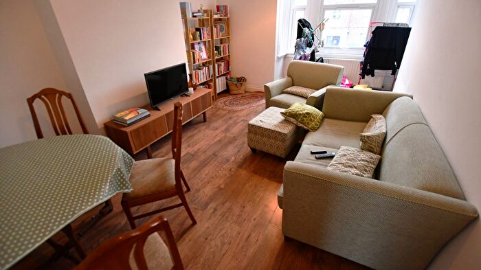 2 Bedroom Flat To Rent In Wimbledon Park Road, London, SW19