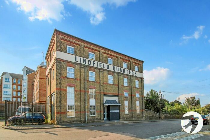 2 Bedroom Flat To Rent In Stuart Road, Gravesend, Kent DA11