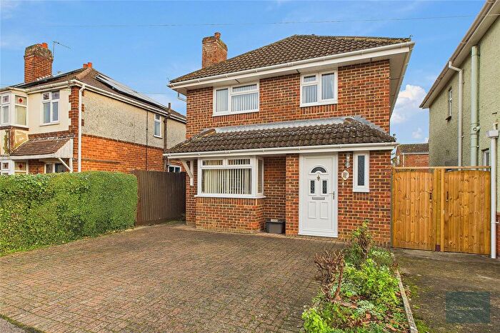 3 Bedroom Detached House For Sale In Kenilworth Gardens, Melksham, SN12
