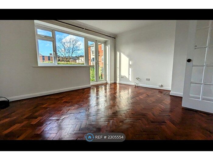 2 Bedroom Flat To Rent In Dollis Drive, Farnham, GU9