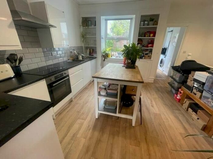 2 Bedroom Maisonette To Rent In Bruton Place, Clifton, Bristol, BS8