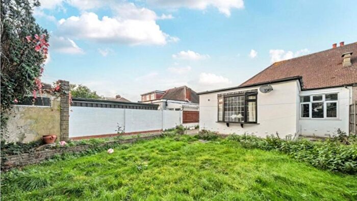 3 Bedroom Bungalow For Sale In Adelaide Gardens, Romford, RM6