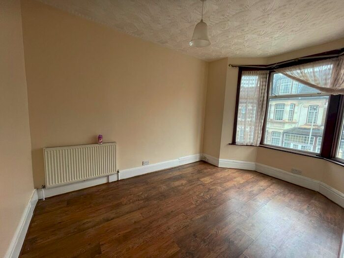 3 Bedroom Flat To Rent In Dunbar Road, London, E7