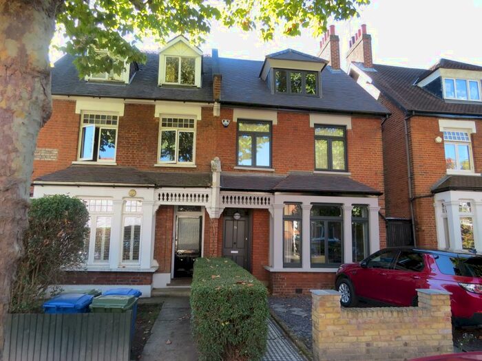 2 Bedroom Apartment To Rent In Grove Park, Camberwell, London, SE5
