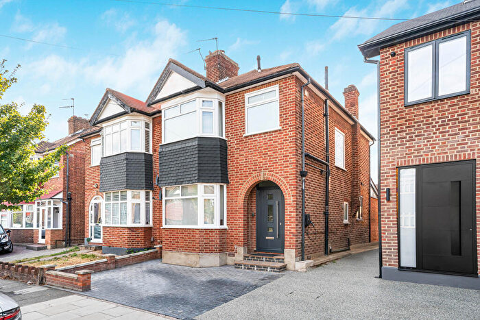 3 Bedroom Semi Detached House For Sale In Amberley Road, Enfield, EN1