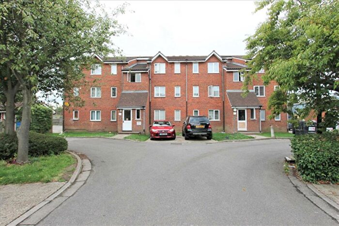 Flat To Rent In Dunnock Close, London, N9
