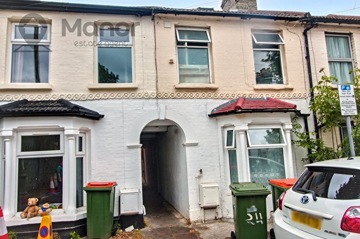 6 Bedroom Property For Sale In Gloucester Road, Manor Park, E12