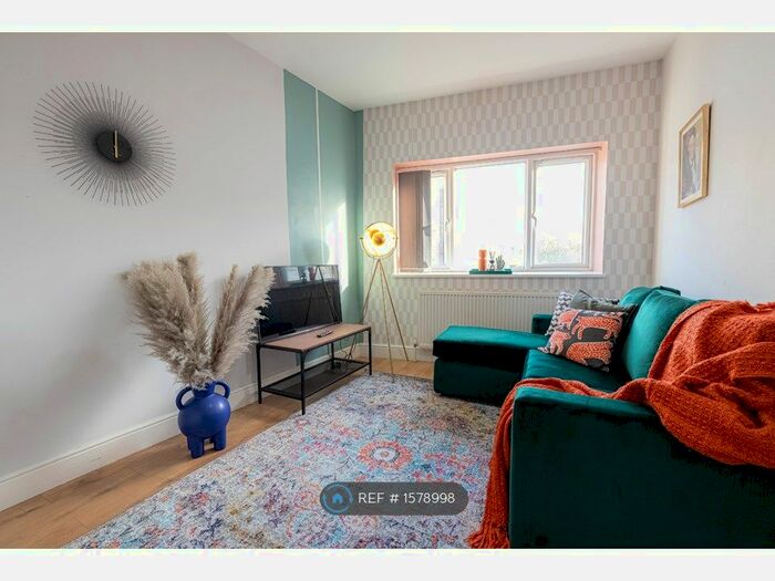 4 Bedroom Flat To Rent In Chalk Farm - Camden, London, NW5