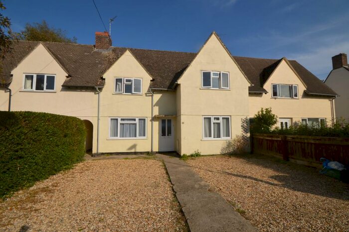 4 Bedroom Semi-Detached House To Rent In Lawrence Road - Bed Fully Furnished Student Property In Chesterton, GL7