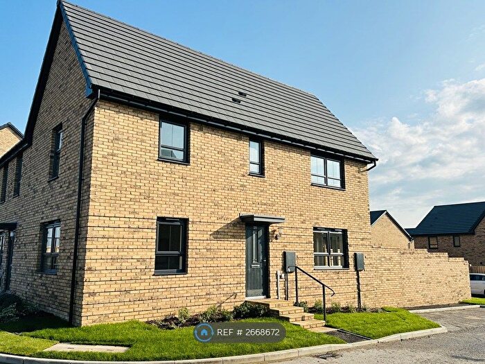3 Bedroom Semi-Detached House To Rent In Shippery Lane, Swindon, SN1