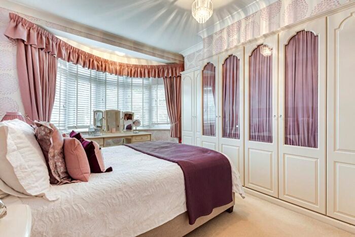 3 Bedroom Semi-Detached House For Sale In Avery Hill Road, London, SE9