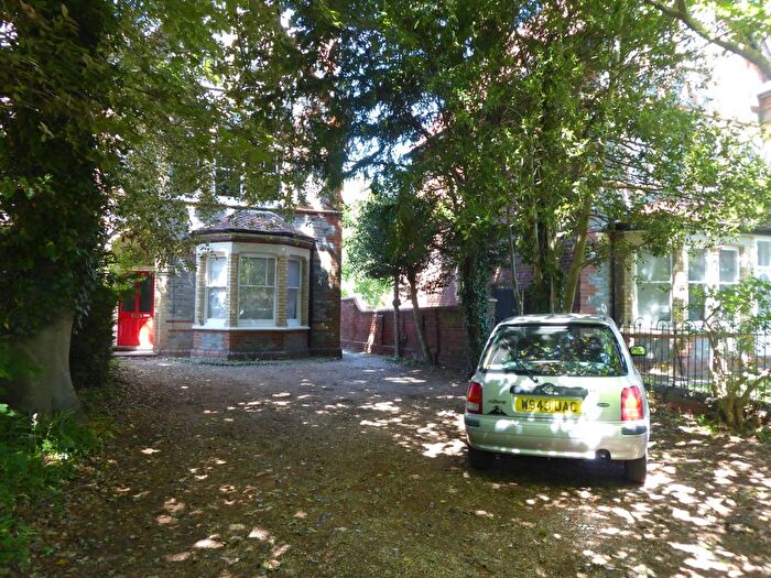 2 Bedroom Flat To Rent In Erleigh Road, Reading, Berkshire, RG1