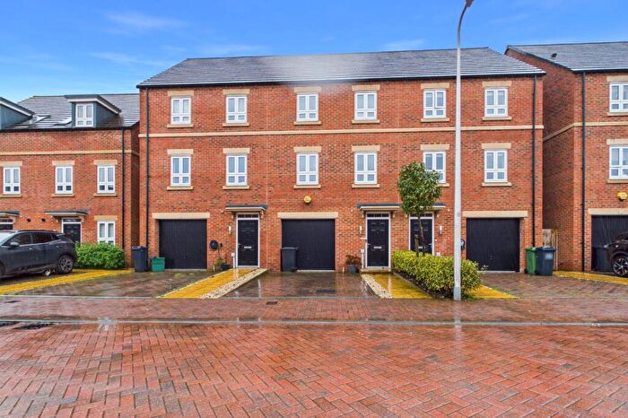 3 Bedroom Terraced House For Sale In Fairstone, Newbury, Berkshire, RG14