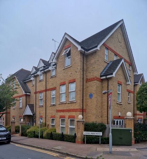 2 Bedroom Flat To Rent In Loughton, IG10