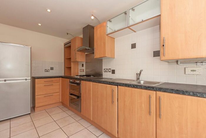 1 Bedroom Apartment For Sale In Regal Close, OX14