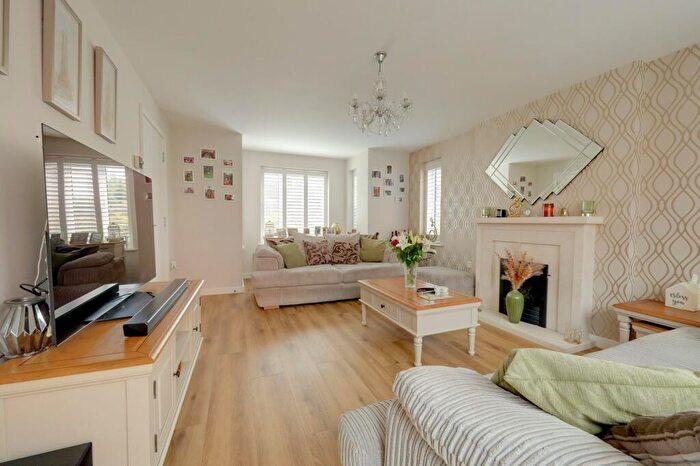 4 Bedroom Detached House For Sale In Bonnet Lane, Burgess Hill, RH15