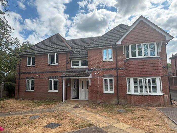 2 Bedroom Flat To Rent In Pound Road, Bursledon, Southampton, Hampshire, SO31