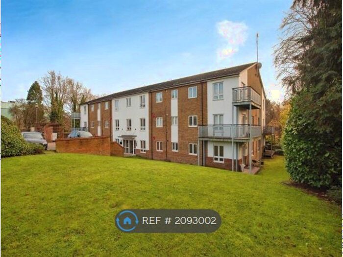 2 Bedroom Flat To Rent In Metropolitan Place, Watford, WD18