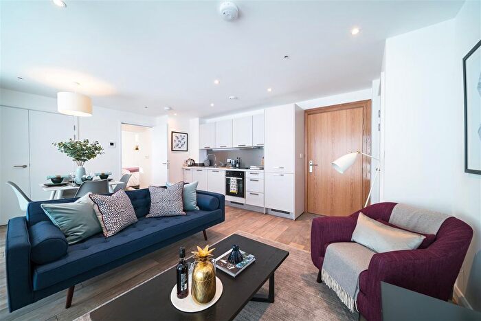 1 Bedroom Flat To Rent In Queen Street, Maidenhead, SL6