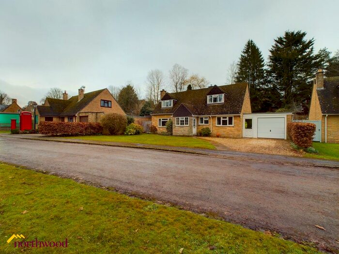 4 Bedroom Detached House For Sale In Brookside, Hook Norton, OX15