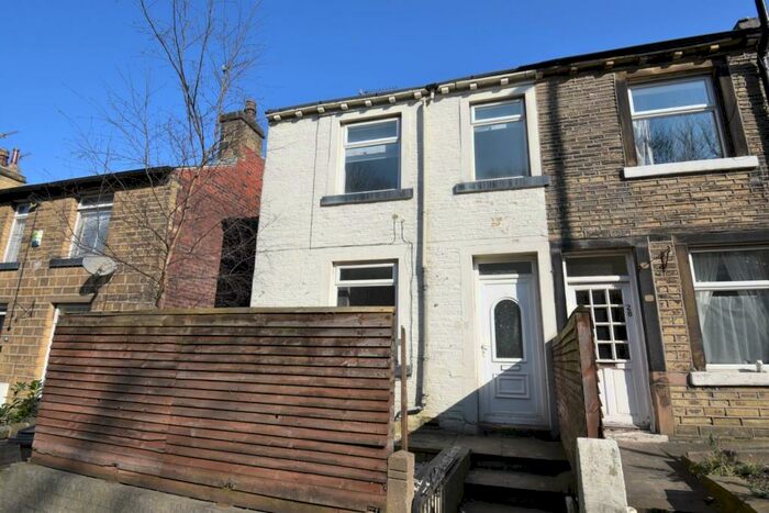 2 Bedroom House To Rent In Halifax Road, Huddersfield, HD3