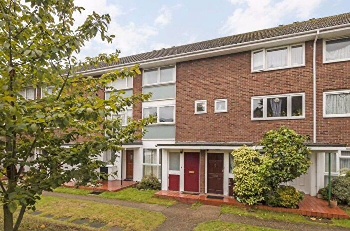 2 Bedroom Maisonette To Rent In Flat, Wilmington Court, Tankerville Road, London, SW16