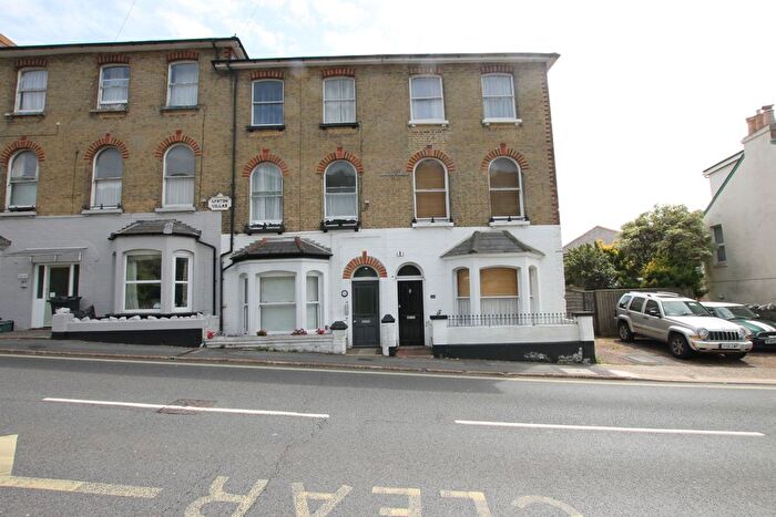 2 Bedroom Flat To Rent In Flat, Trinity Road, Ventnor, Isle Of Wight, PO38