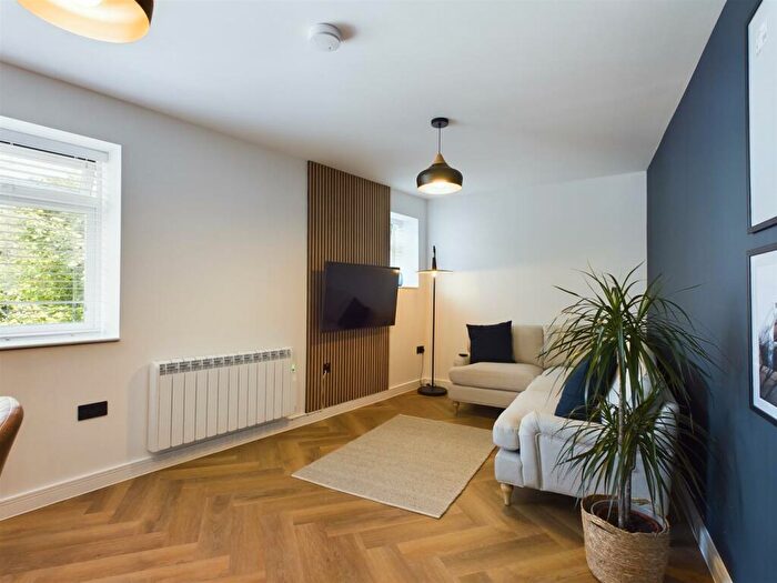 5 Bedroom Apartment To Rent In Gloucester Road, Patchway, Bristol, BS34