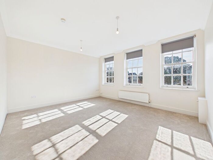 2 Bedroom Flat To Rent In Shelley Road, Worthing, BN11