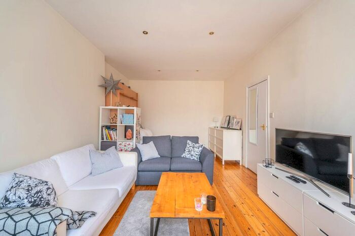 Studio To Rent In Elsham Road, Olympia, London, W14