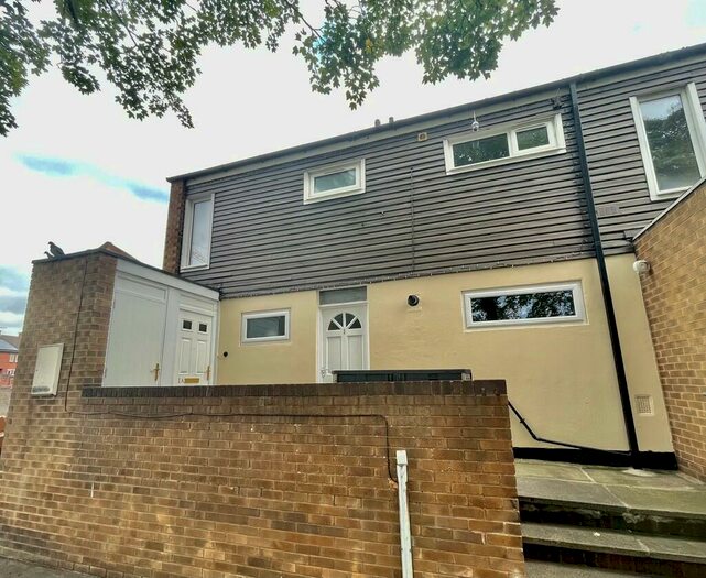 1 Bedroom Flat To Rent In Auckland Close, Radford, NG7
