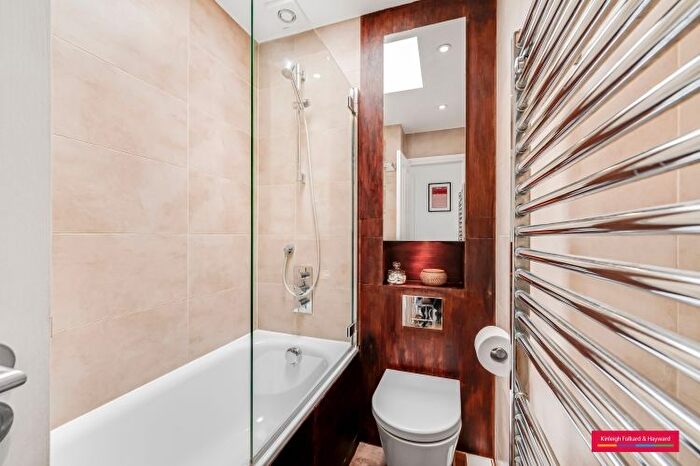 2 Bedroom Flat To Rent In Campden Grove, London, W8