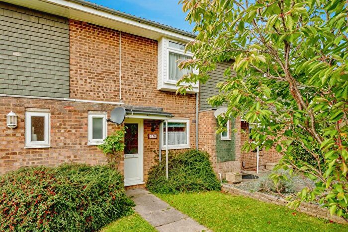 3 Bedroom Terraced House For Sale In Sparrows Mead, Redhill, RH1