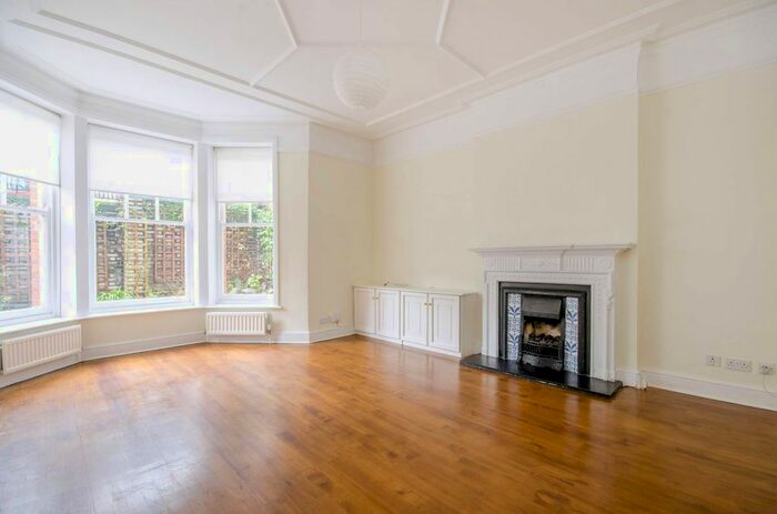 3 Bedroom Flat To Rent In Jacksons Lane, Highgate, London, N6